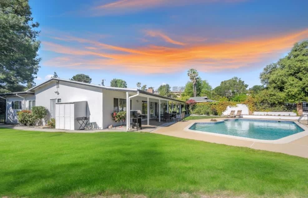 Wexford Hills Poolside Haven Backyard Bbq Holiday home *