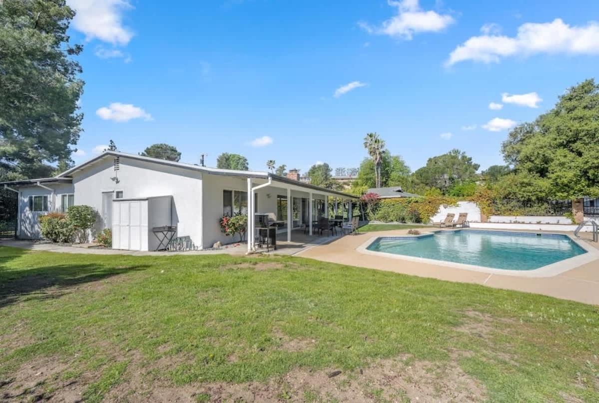 Wexford Hills Poolside Haven Backyard Bbq