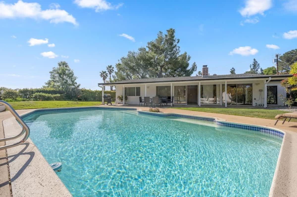 Wexford Hills Poolside Haven Backyard Bbq Holiday home Los Angeles